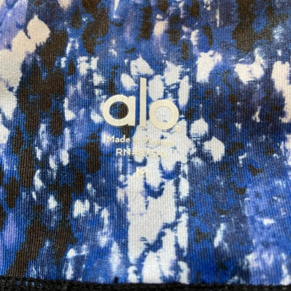 Alo Blue and Black Snake Print Capri. Size Medium. EUC.